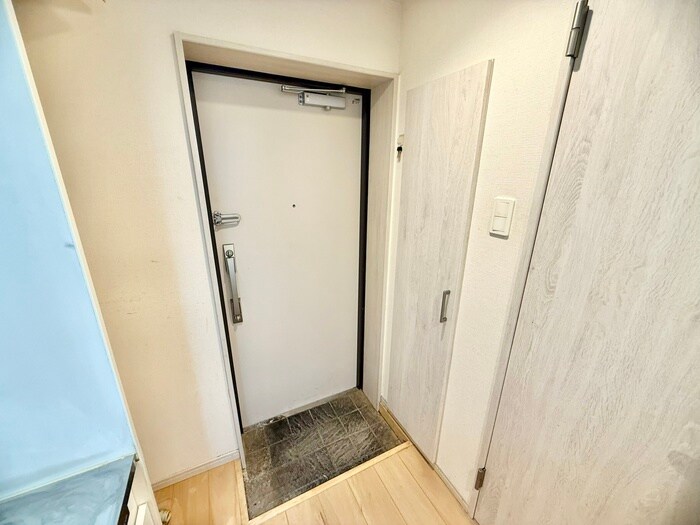 物件内観写真18　(玄関)