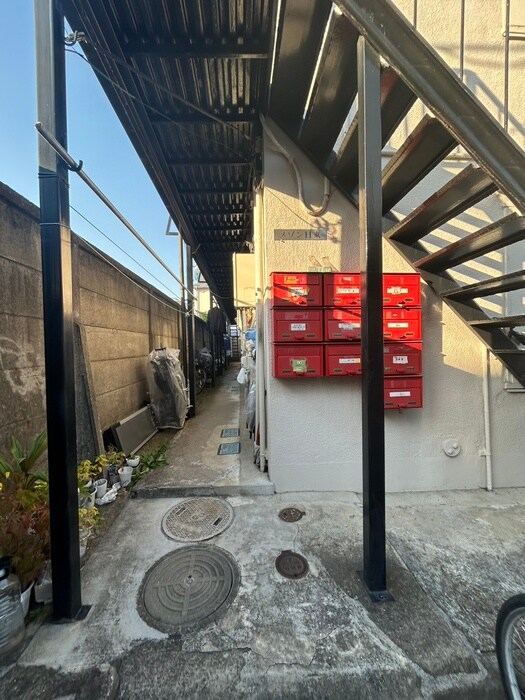 物件外観写真4　(エントランス部分)