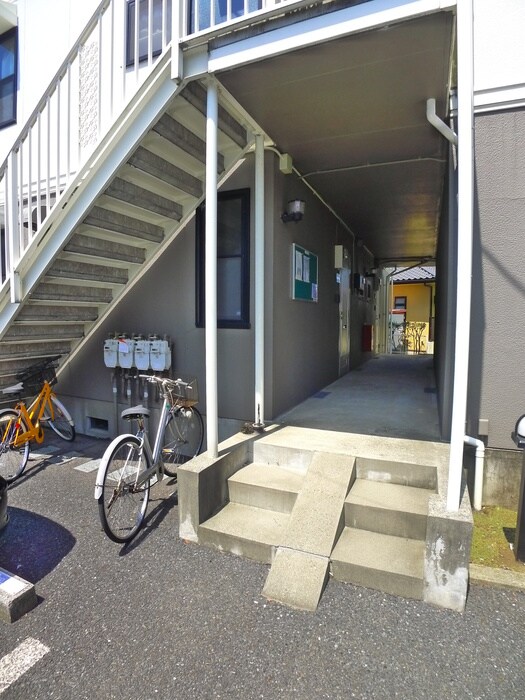 物件外観写真2　(エントランス部分)