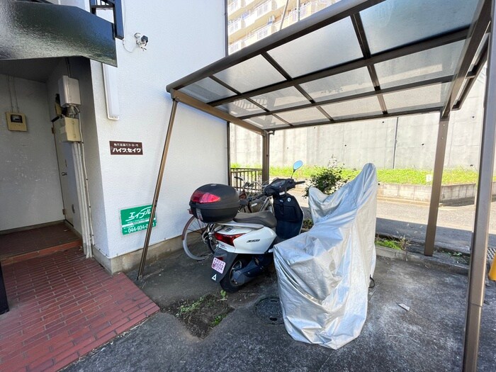 物件外観写真3　(エントランス部分)