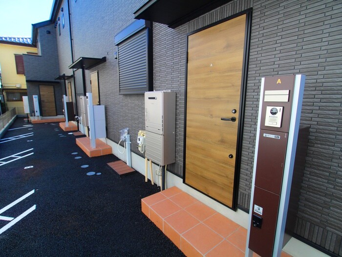 物件外観写真4　(エントランス部分)