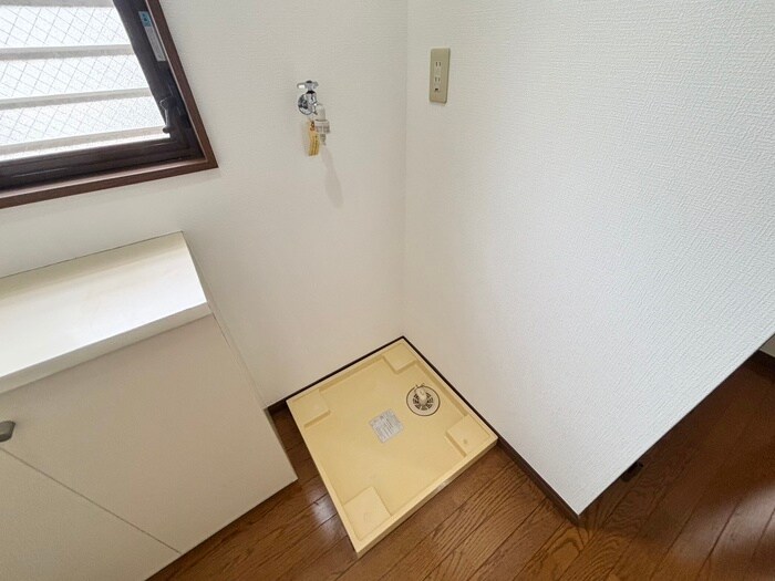 物件内観写真12　(洗濯機置場)