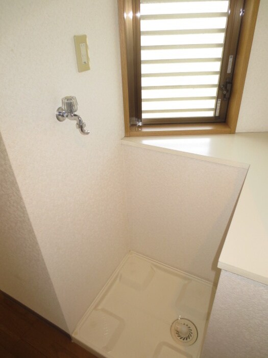 物件内観写真12　(洗濯機置場)