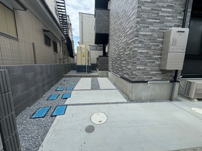 物件外観写真5　(駐車場)