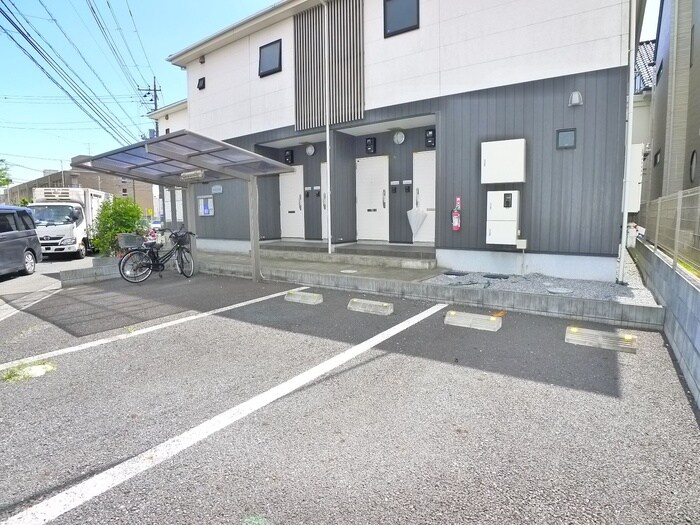 物件外観写真3　(駐車場)