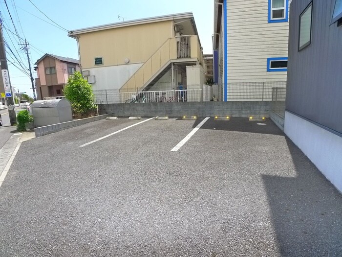 物件外観写真6　(駐車場)