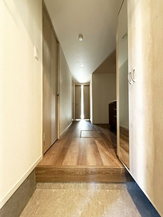 物件内観写真4　(玄関)