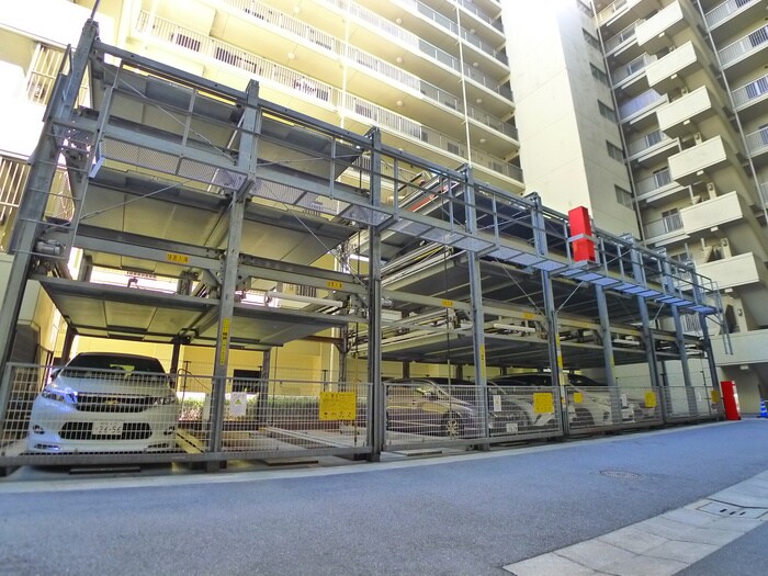 物件外観写真5　(駐車場)