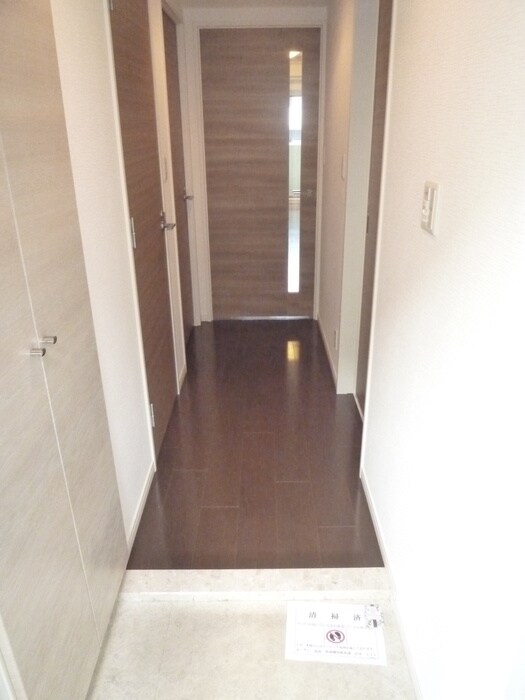 物件内観写真12　(玄関)