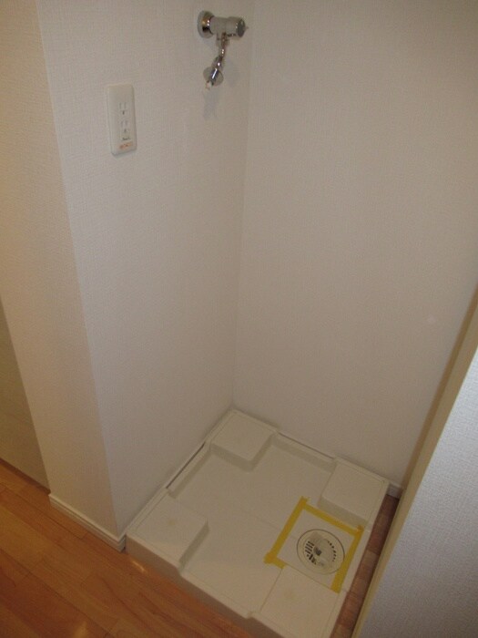 物件内観写真12　(洗濯機置場)