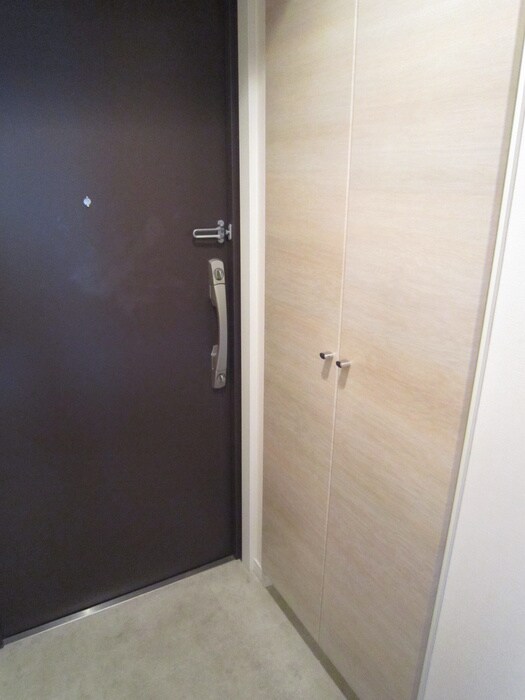 物件内観写真13　(玄関)