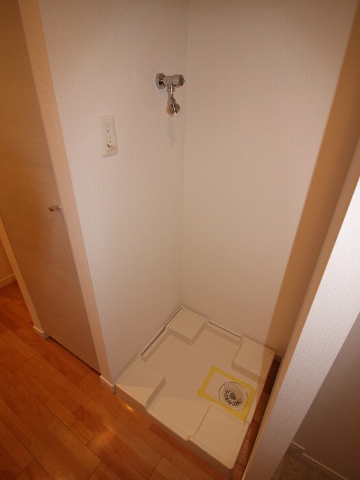 物件内観写真14　(洗濯機置場)