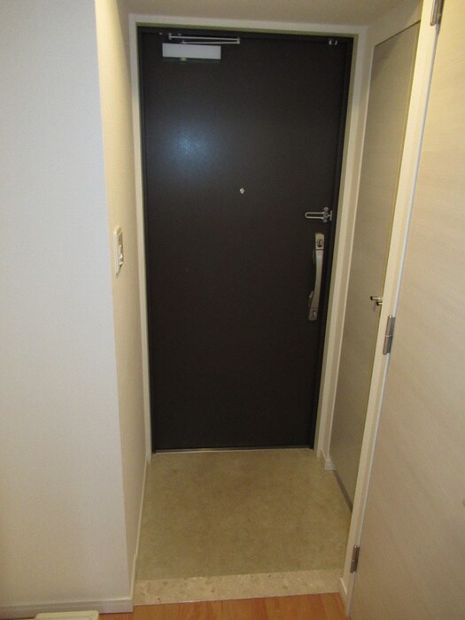 物件内観写真15　(玄関)