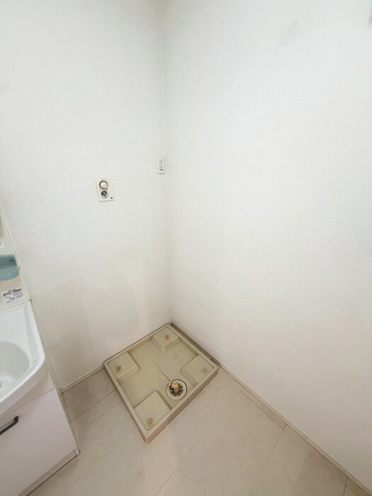 物件内観写真15　(洗濯機置場)