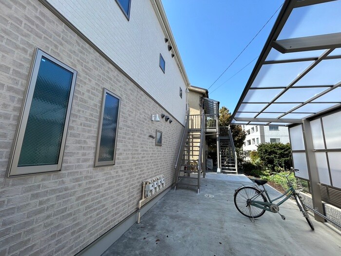 物件外観写真3　(エントランス部分)