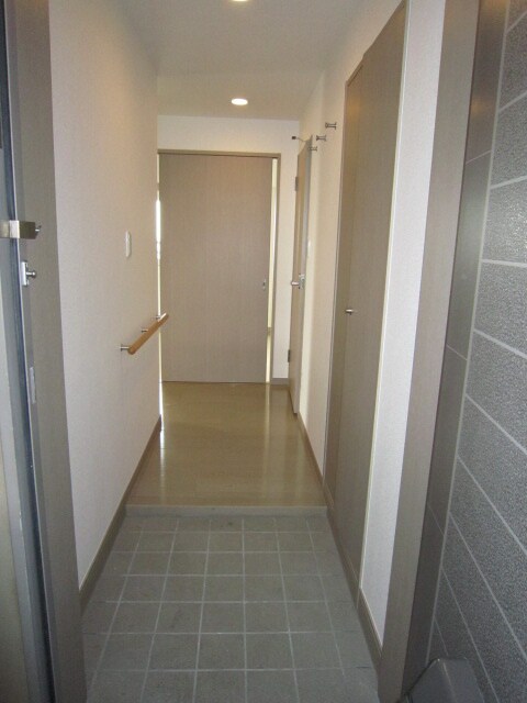 物件内観写真11　(玄関)