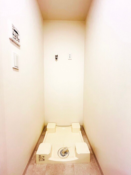 物件内観写真14　(洗濯機置場)