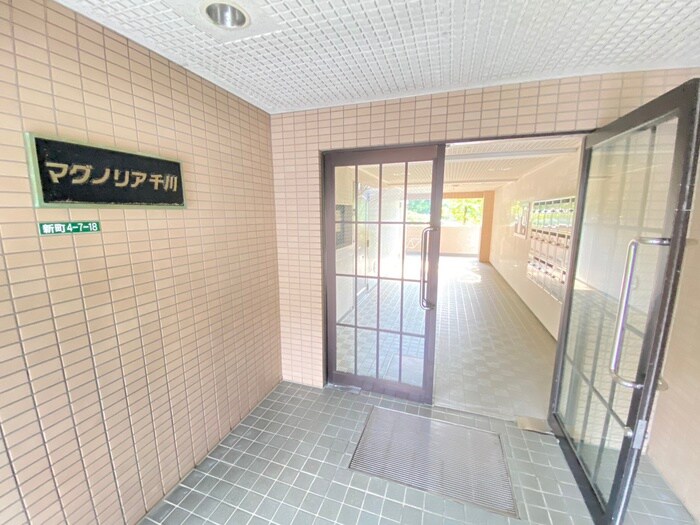 物件外観写真4　(エントランス部分)