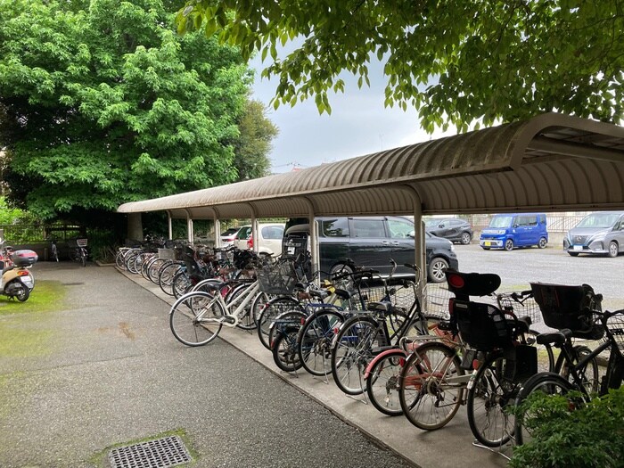 物件外観写真5　(駐輪場)