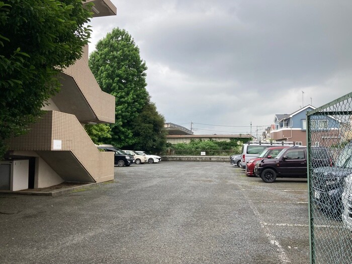 物件外観写真6　(駐車場)