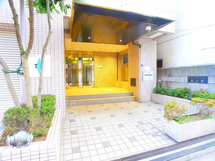 物件外観写真3　(エントランス部分)