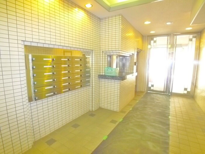 物件外観写真4　(エントランス部分)