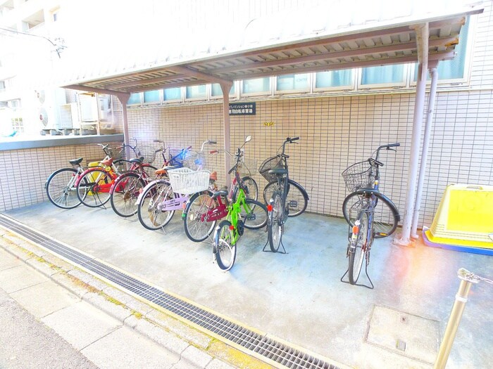 物件外観写真5　(駐輪場)
