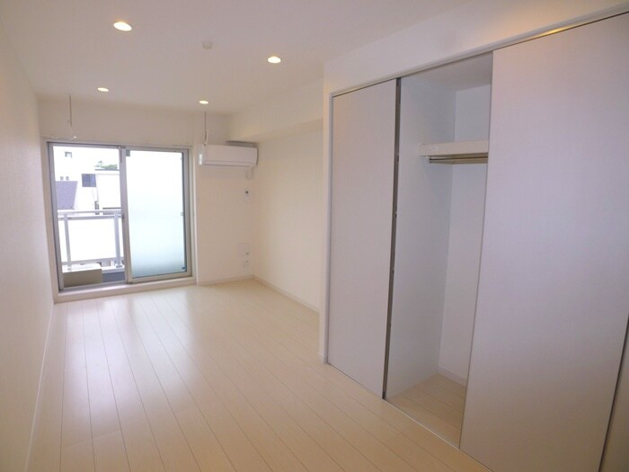 物件内観写真6　(室内からの展望)