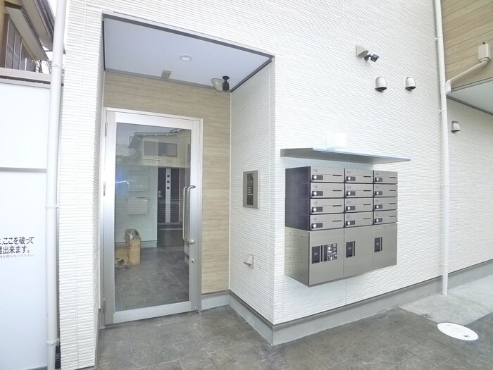 物件外観写真5　(エントランス部分)