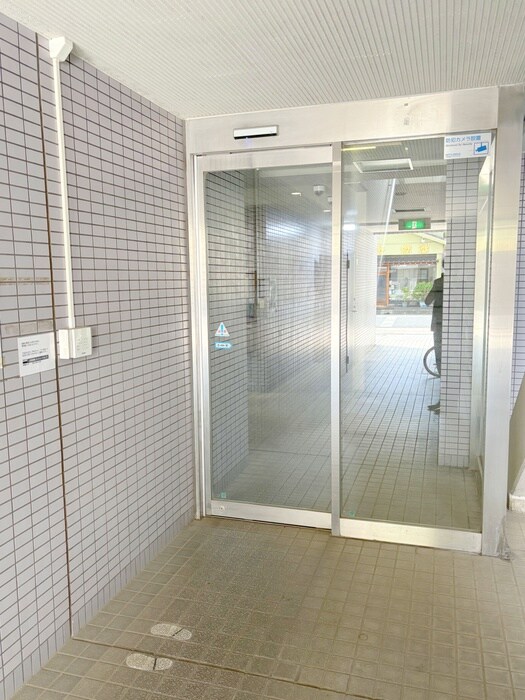 物件外観写真4　(エントランス部分)