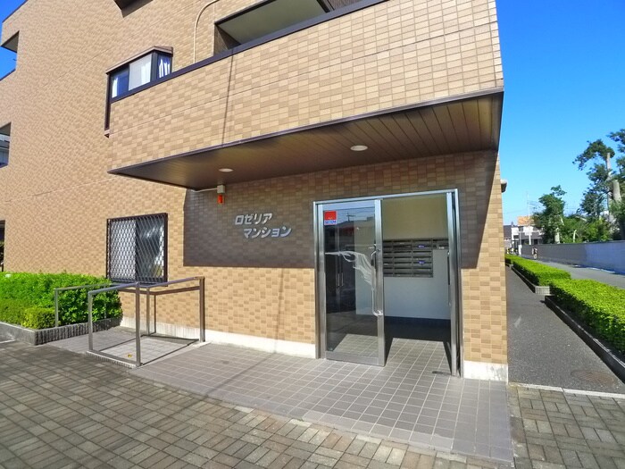 物件外観写真2　(エントランス部分)