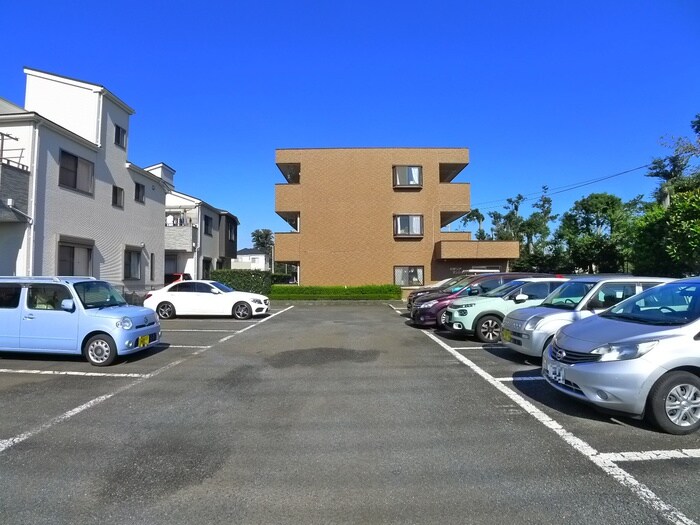 物件外観写真4　(駐車場)