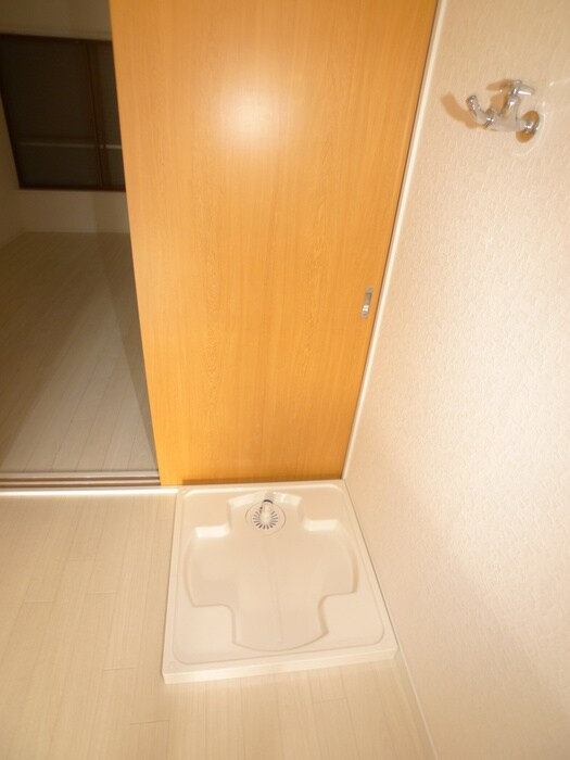 物件内観写真10　(洗濯機置場)