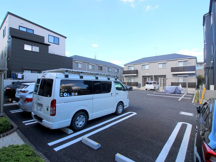 物件外観写真5　(駐車場)