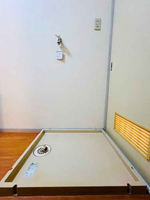 物件内観写真13　(洗濯機置場)