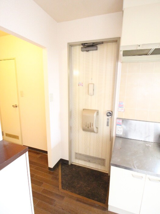 物件内観写真13　(玄関)