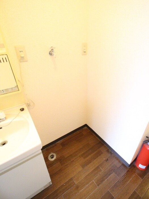 物件内観写真14　(洗濯機置場)