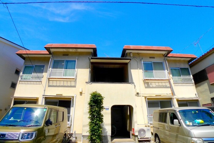 物件外観写真1　(エントランス部分)