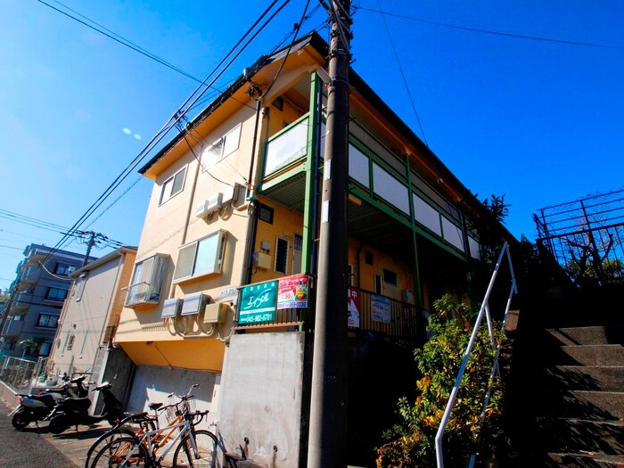 物件外観写真3　(エントランス部分)