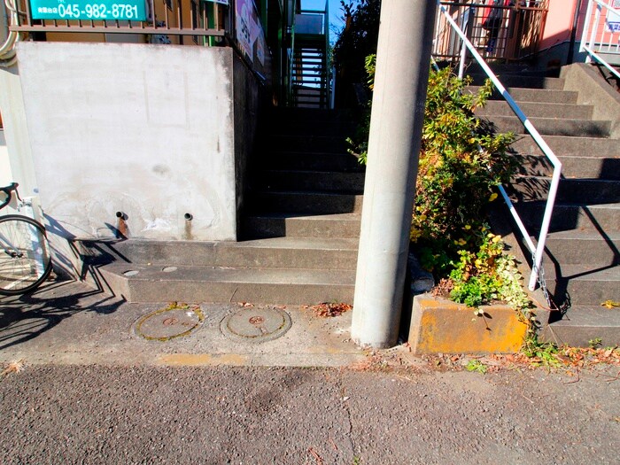 物件外観写真5　(エントランス部分)