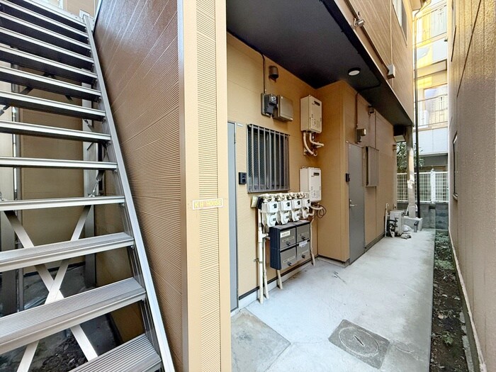 物件外観写真2　(エントランス部分)