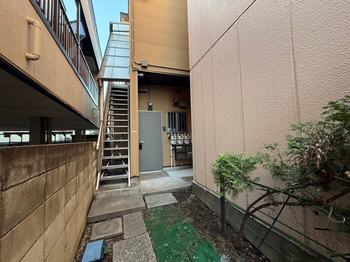 物件外観写真5　(エントランス部分)