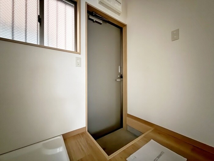 物件内観写真16　(玄関)