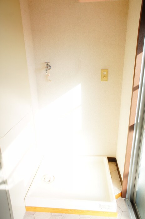 物件内観写真13　(洗濯機置場)