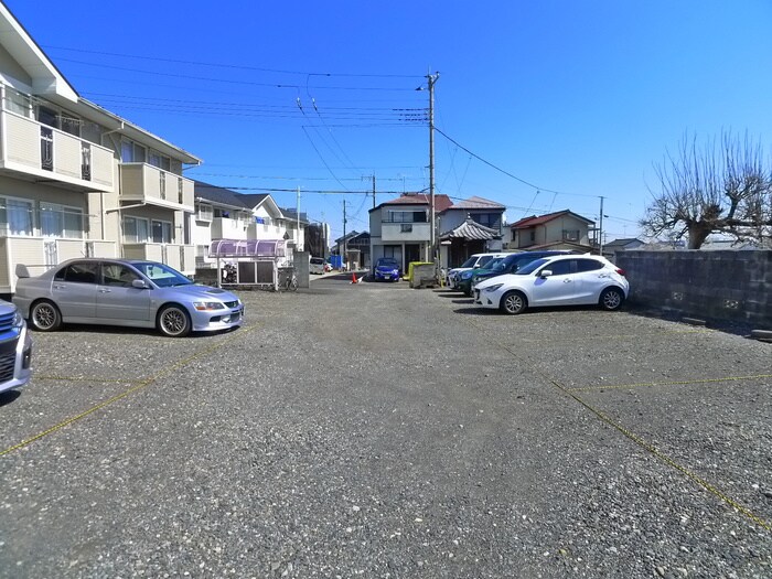 物件外観写真4　(駐車場)