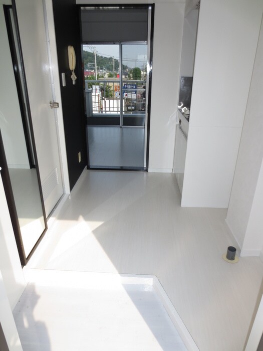 物件内観写真7　(玄関)