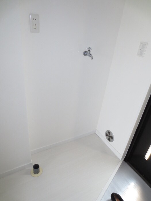 物件内観写真8　(洗濯機置場)