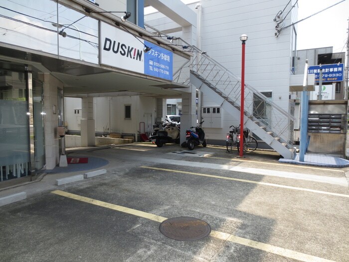 物件外観写真3　(駐車場)