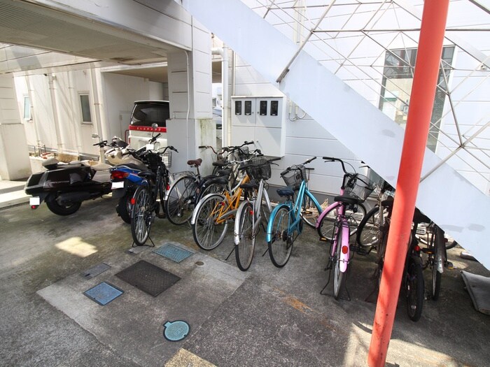物件外観写真5　(駐輪場)