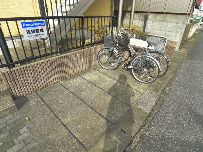 物件外観写真2　(駐輪場)